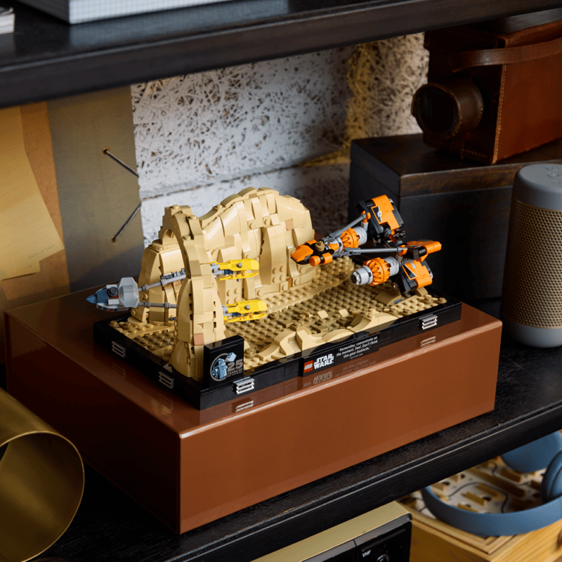 Mos Espa Podrace™ Diorama 75380 | Star Wars™ | Buy online at the Mos Espa Podrace™ Diorama 75380 | Star Wars™ | Buy online at the