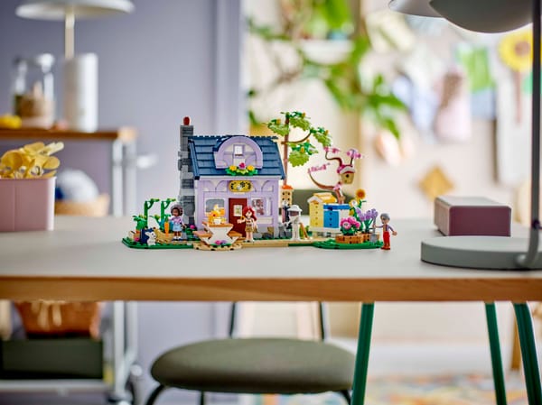 Beekeepers' House and Flower Garden - Image 13