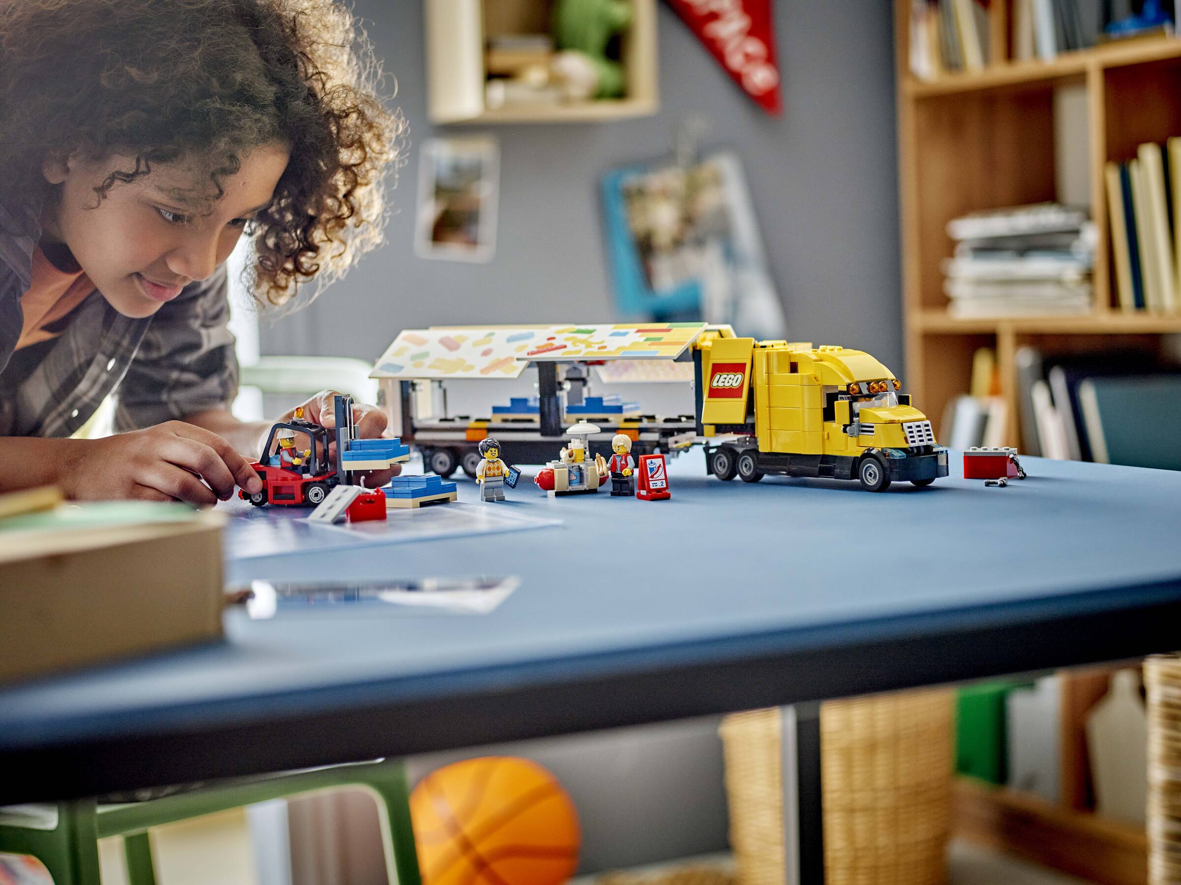 Yellow Delivery Truck 60440 | City | Buy online at the