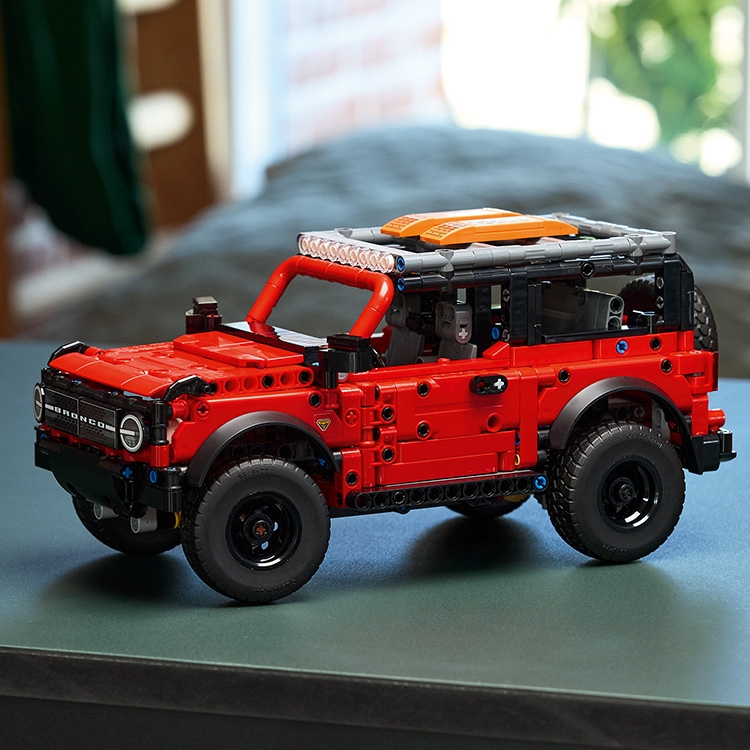 Ford Bronco® SUV 42213 | Technic | Buy online at the Official LEGO