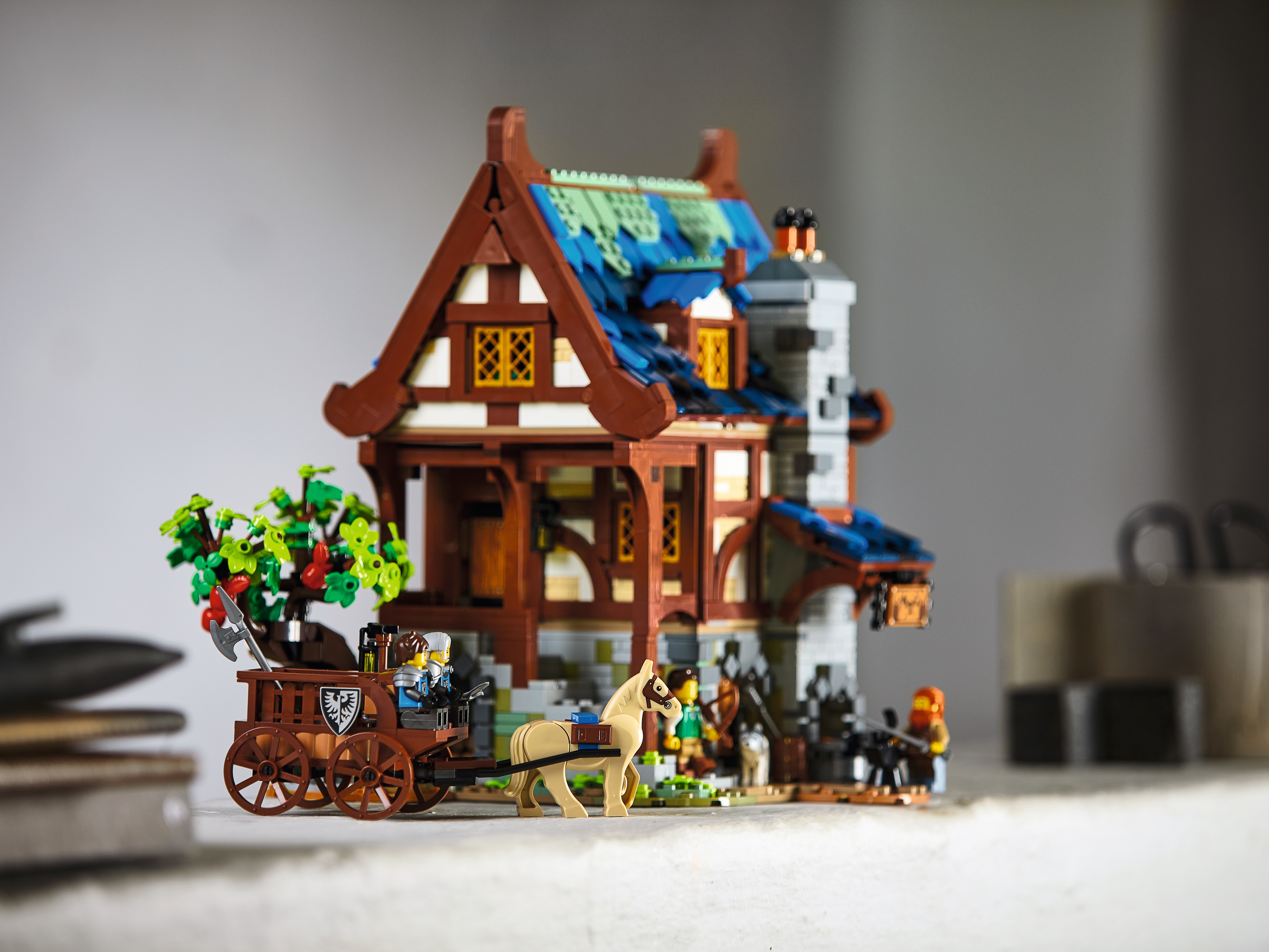 blive irriteret med hensyn til mirakel Medieval Blacksmith 21325 | Ideas | Buy online at the Official LEGO® Shop US
