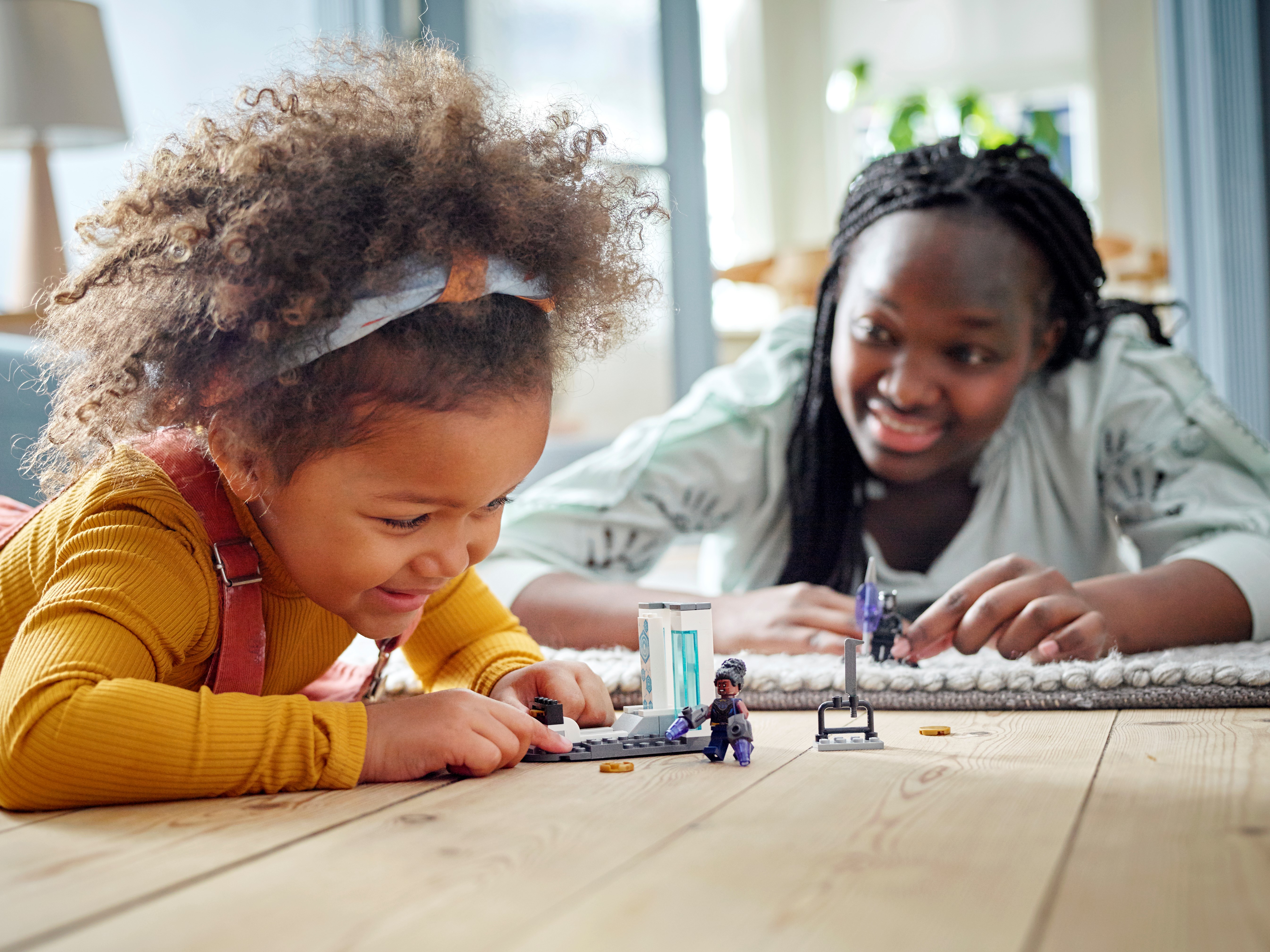 Shuri's Lab 76212 | Marvel | Buy online at the Official LEGO® Shop US