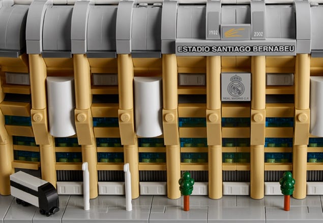  LEGO Icons Real Madrid Santiago Bernabéu Stadium 10299 - Juego  de construcción de campo de fútbol y modelo para adultos, pieza de  decoración coleccionable para el hogar y la oficina, gran