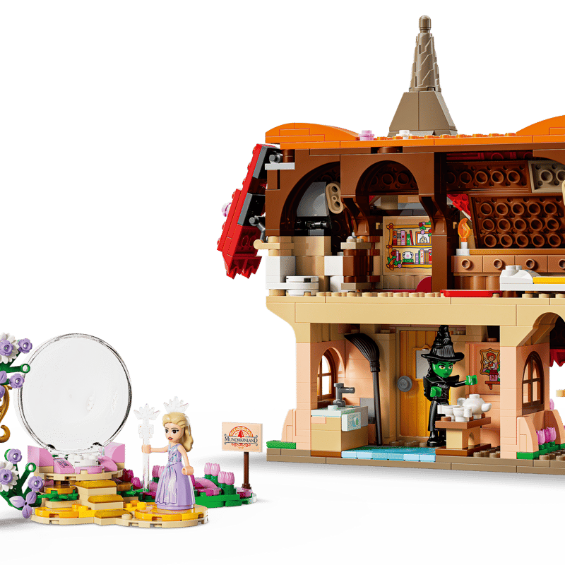 Glinda & Elphaba Visit Munchkinland