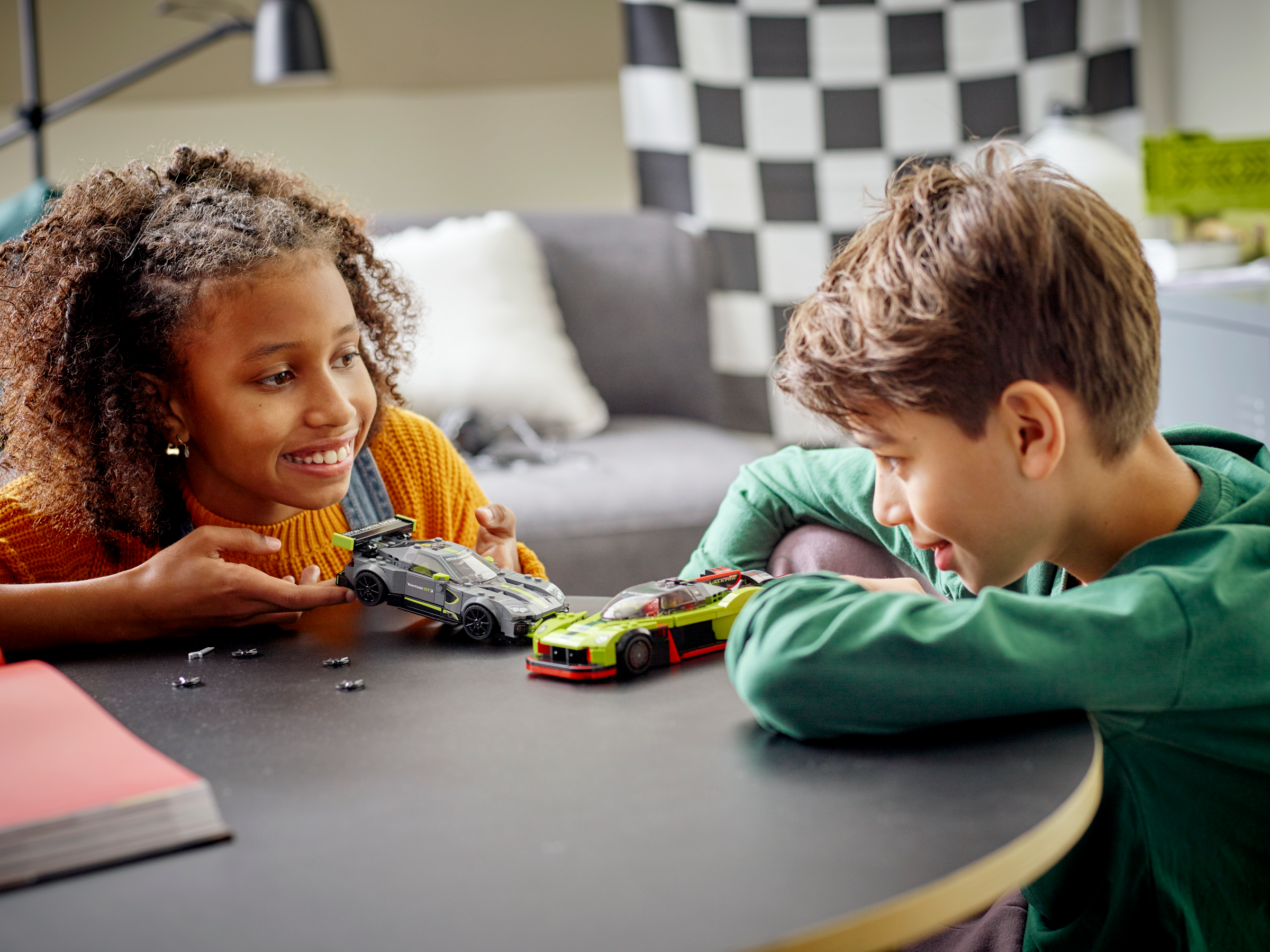 アストンマーチン バルキリー AMR Pro ＆ アストンマーチン