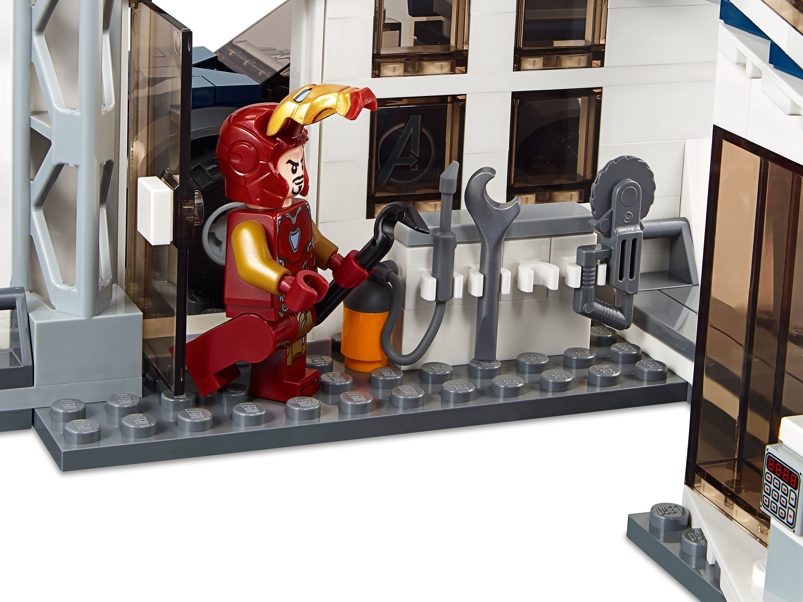 LEGO Marvel Avengers Compound Battle 76131 Building Set Includes Toy Car,  Helicopter, and Popular Avengers Characters Iron Man, Thanos and More (699