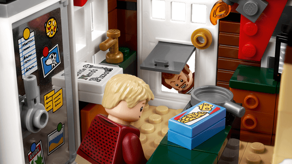 LEGO 21330 LEGO® Ideas Maman, j’ai raté l’avion ! — visuel 7 sur 8