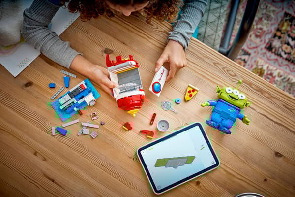 Alien with Pizza Planet Rocket Ride - Image 10