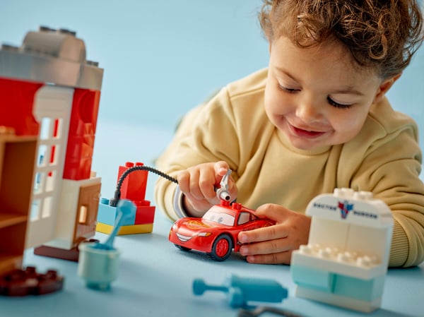 LEGO 10456 La visite de McQueen au garage de Doc — visuel 6 sur 8