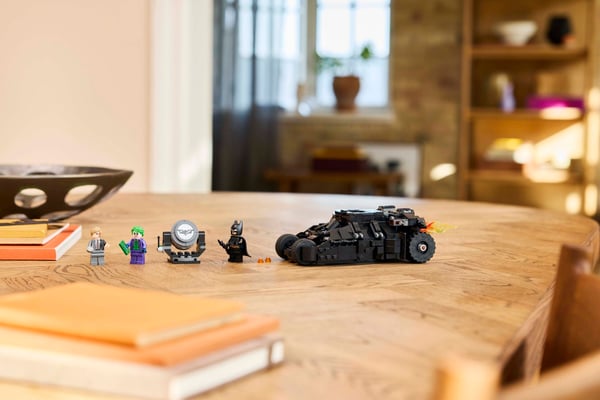LEGO 76303 La Batmobile Tumbler de Batman™ contre Double-Face et Le Joker™ — visuel 8 sur 8