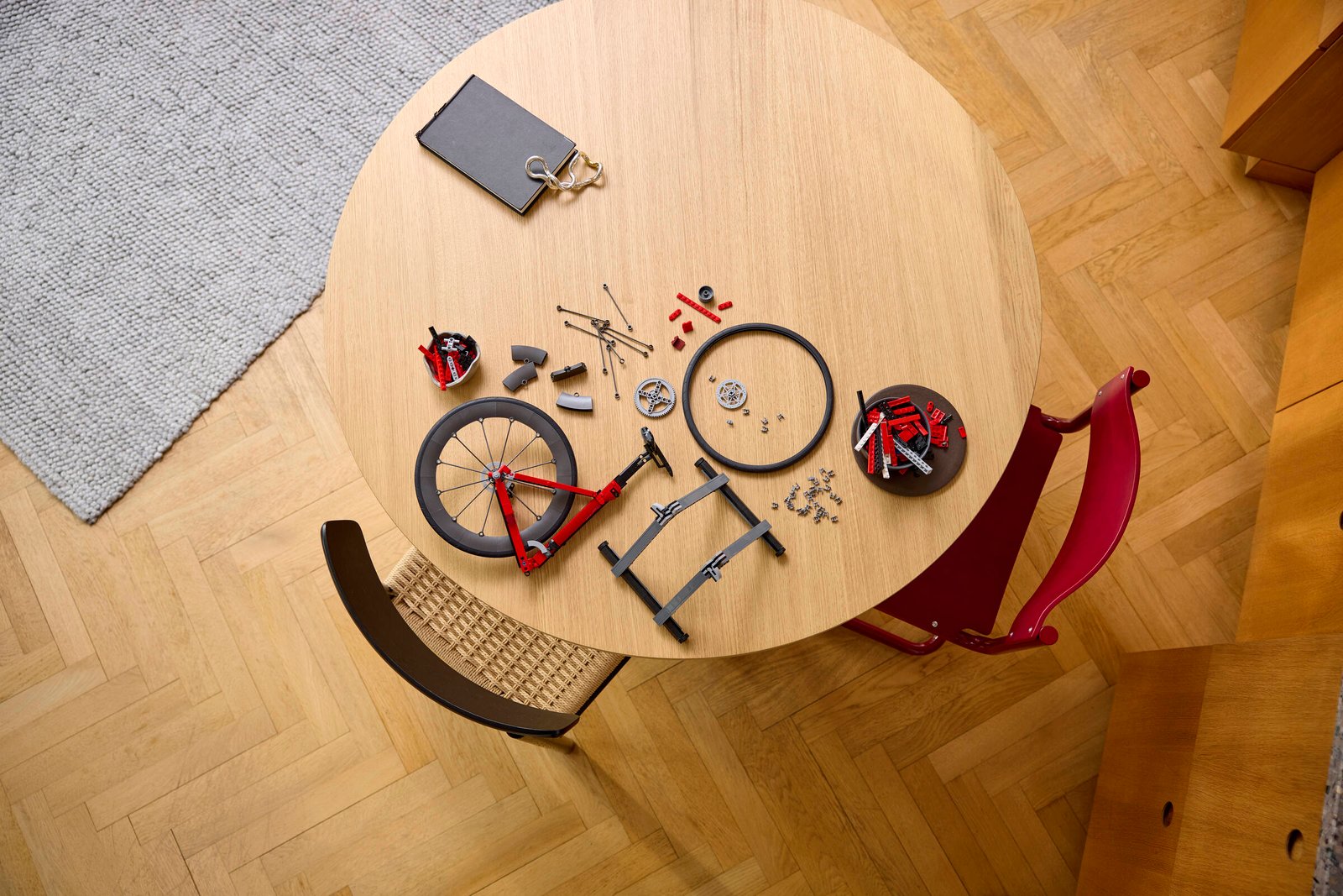 LEGO Icons Road Bike 11380 lifestyle build shot