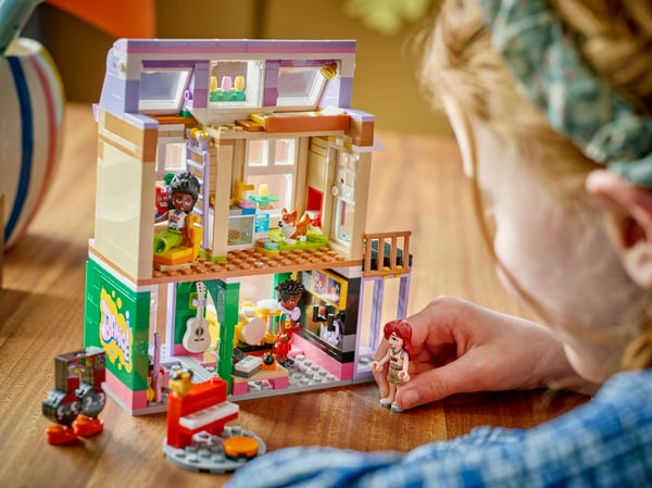 LEGO 42653 Le magasin de musique et l’appartement — visuel 8 sur 8