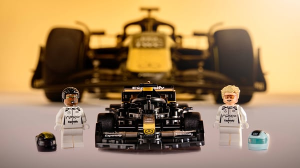 LEGO 77252 Voiture de course de l’écurie APXGP tirée du film F1® — visuel 8 sur 8