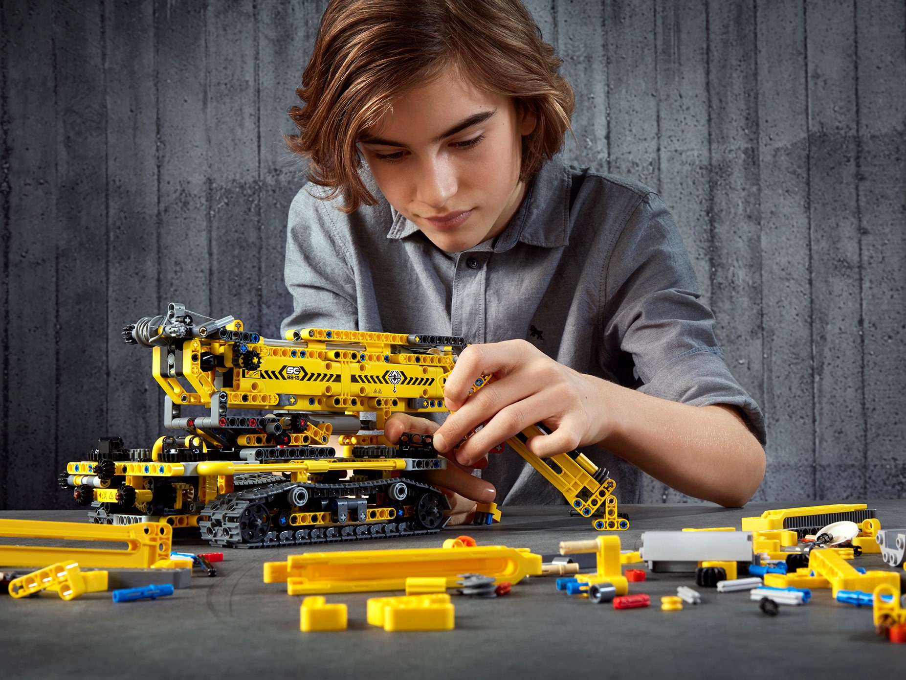 LEGO Compact Crawler Crane Technic 42097 Building Kit 920 PCS 