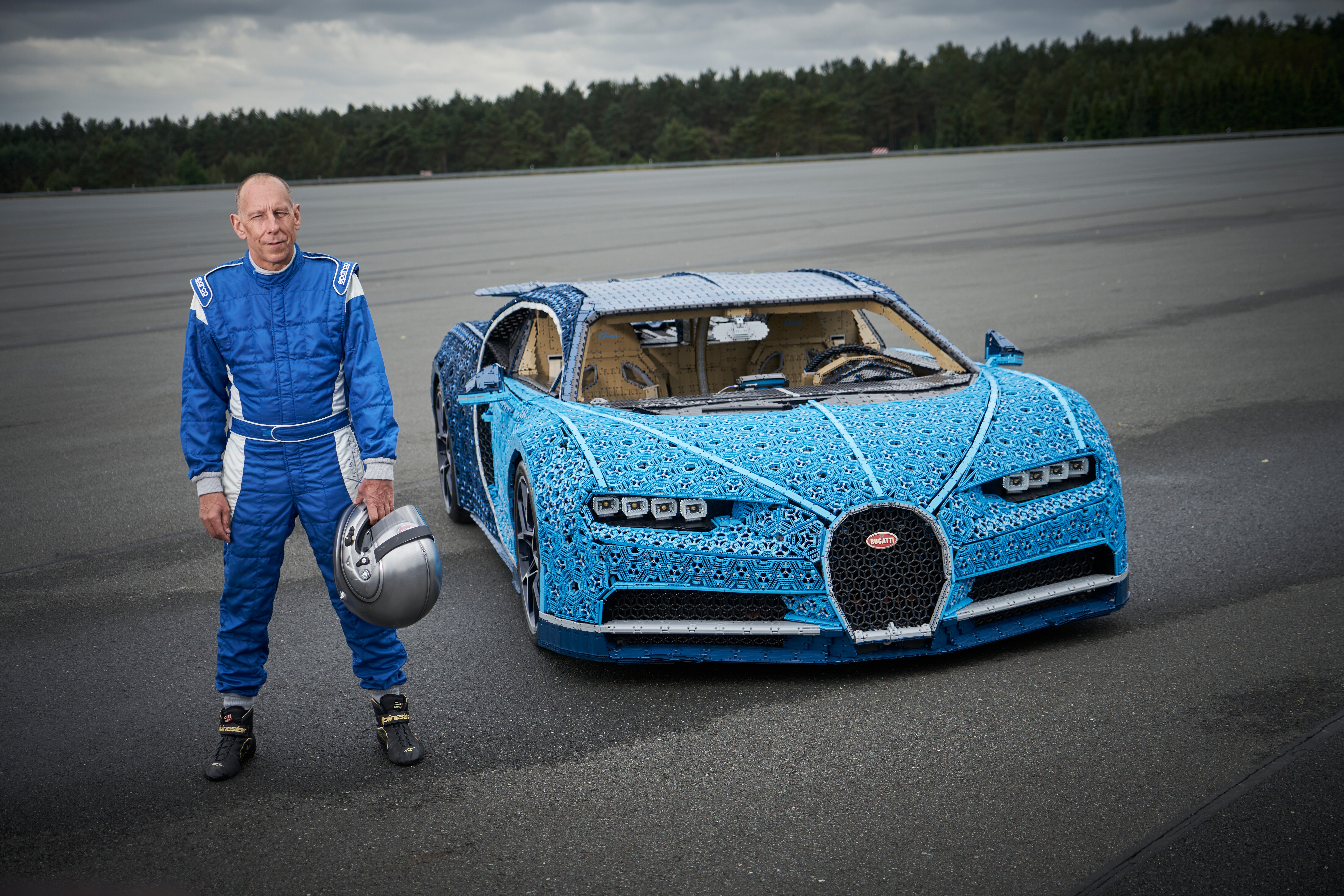 The inside story behind our 1:1 LEGO® Bugatti Chiron | Official