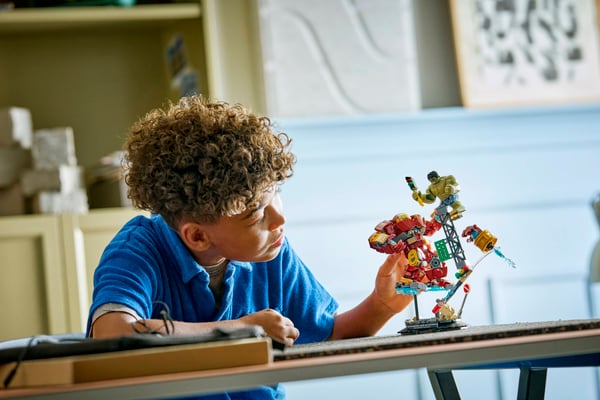 LEGO 76343 Le combat légendaire entre Hulkbuster et Hulk — visuel 7 sur 8