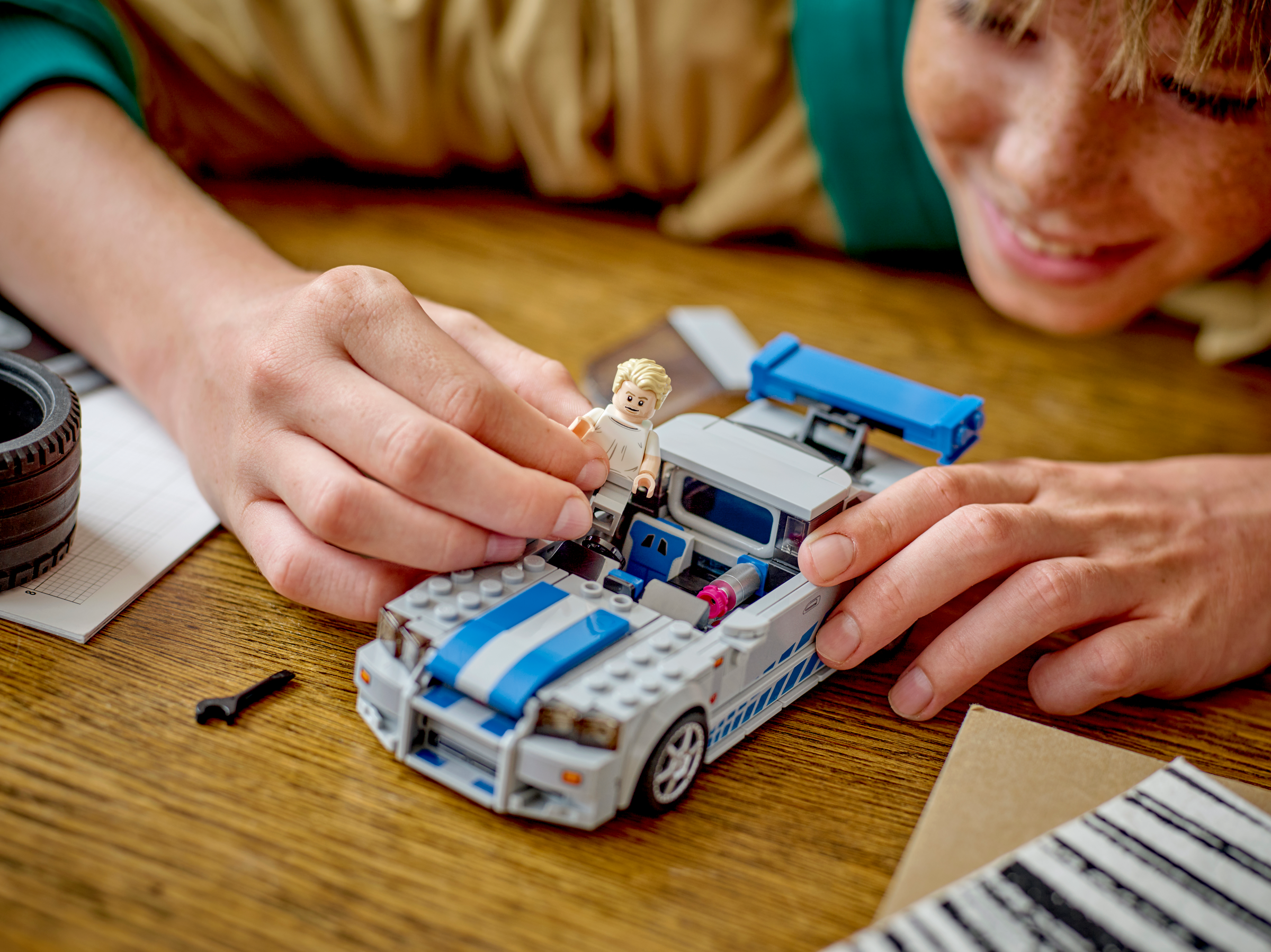 LEGO Speed Champions 2 Fast 2 Furious Nissan Skyline GT-R (R34), kit de  construcción de modelos de autos de carreras, coleccionable con minifigura