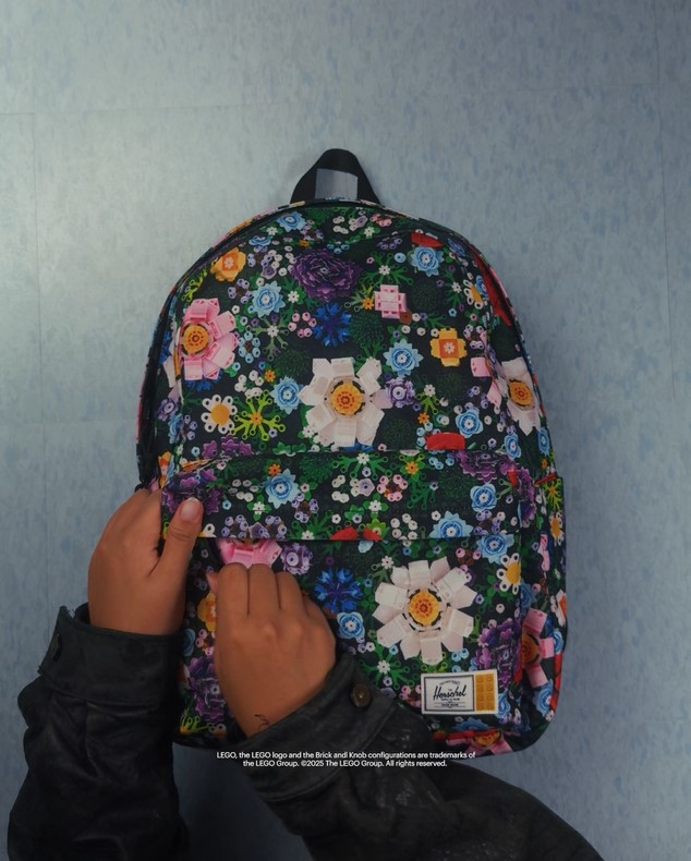Herschel Classic™ XL Backpack – Garden Floral - Image 6