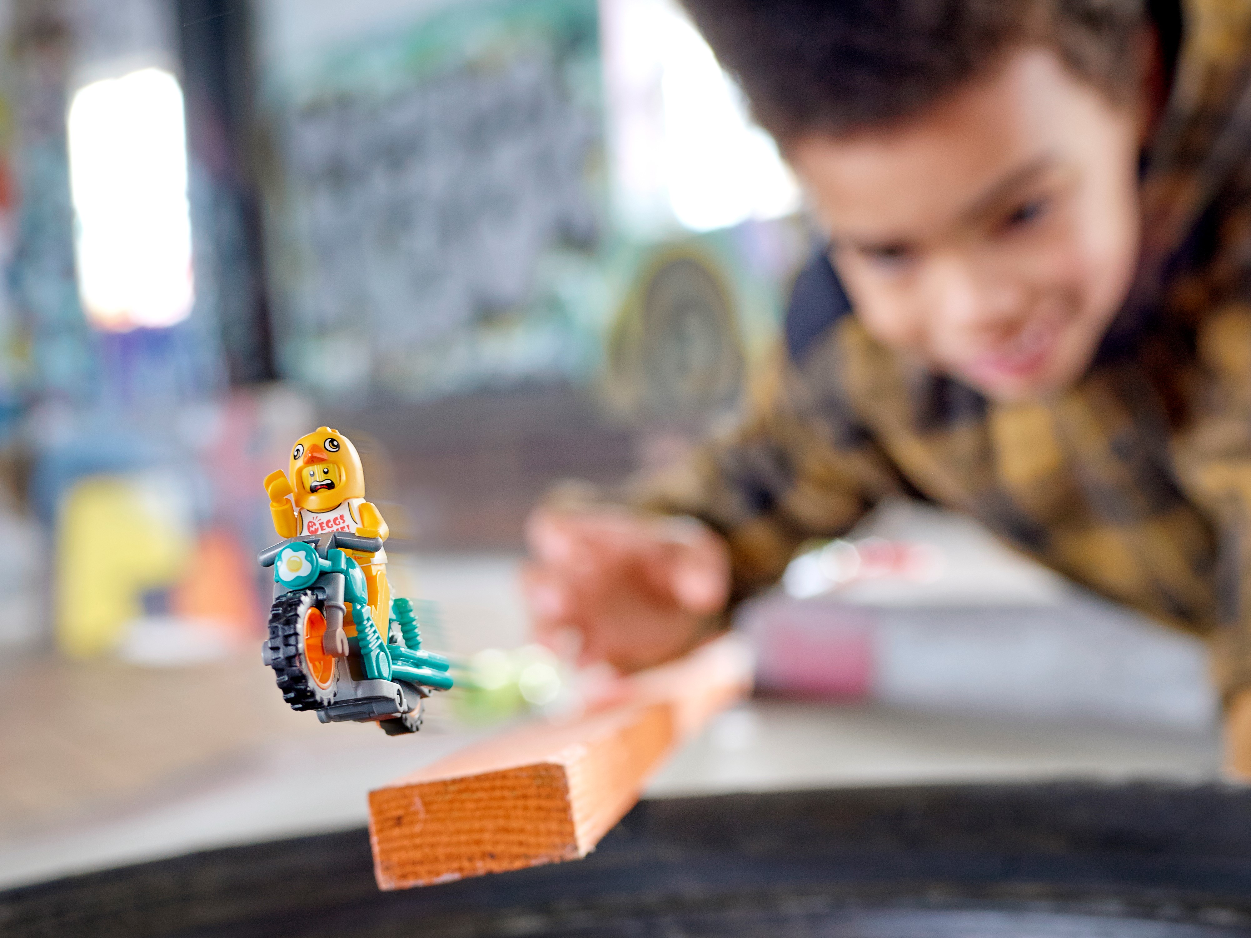 Chicken Stunt Bike 60310 | City | Buy online at the Official LEGO