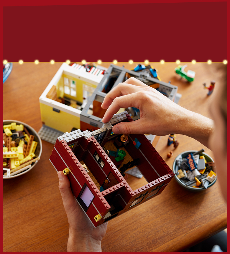 Official LEGO image of the jazz trio and rooftop garden in Jazz Club 10312