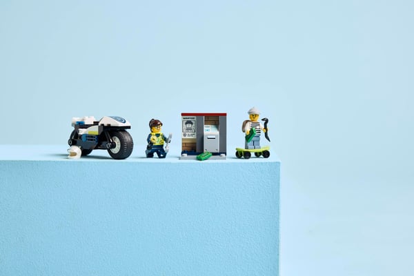 LEGO 60455 La course-poursuite en moto de police — visuel 7 sur 8