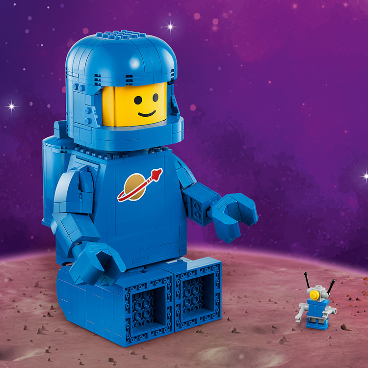 Up-Scaled Blue Astronaut Minifigure 40921 | Minifigures | Buy