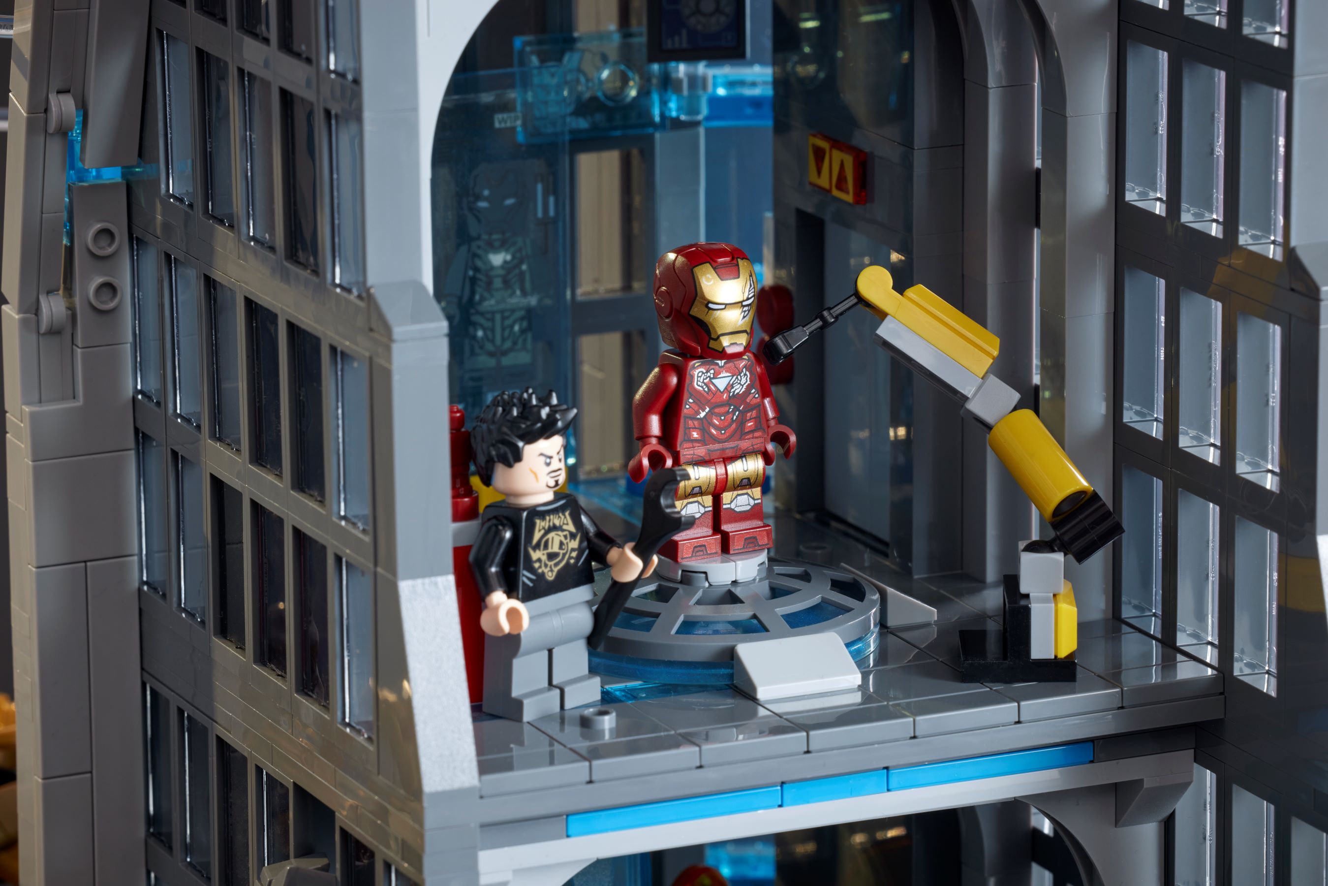 LEGO dévoile son gigantesque set La Tour des Avengers, disponible