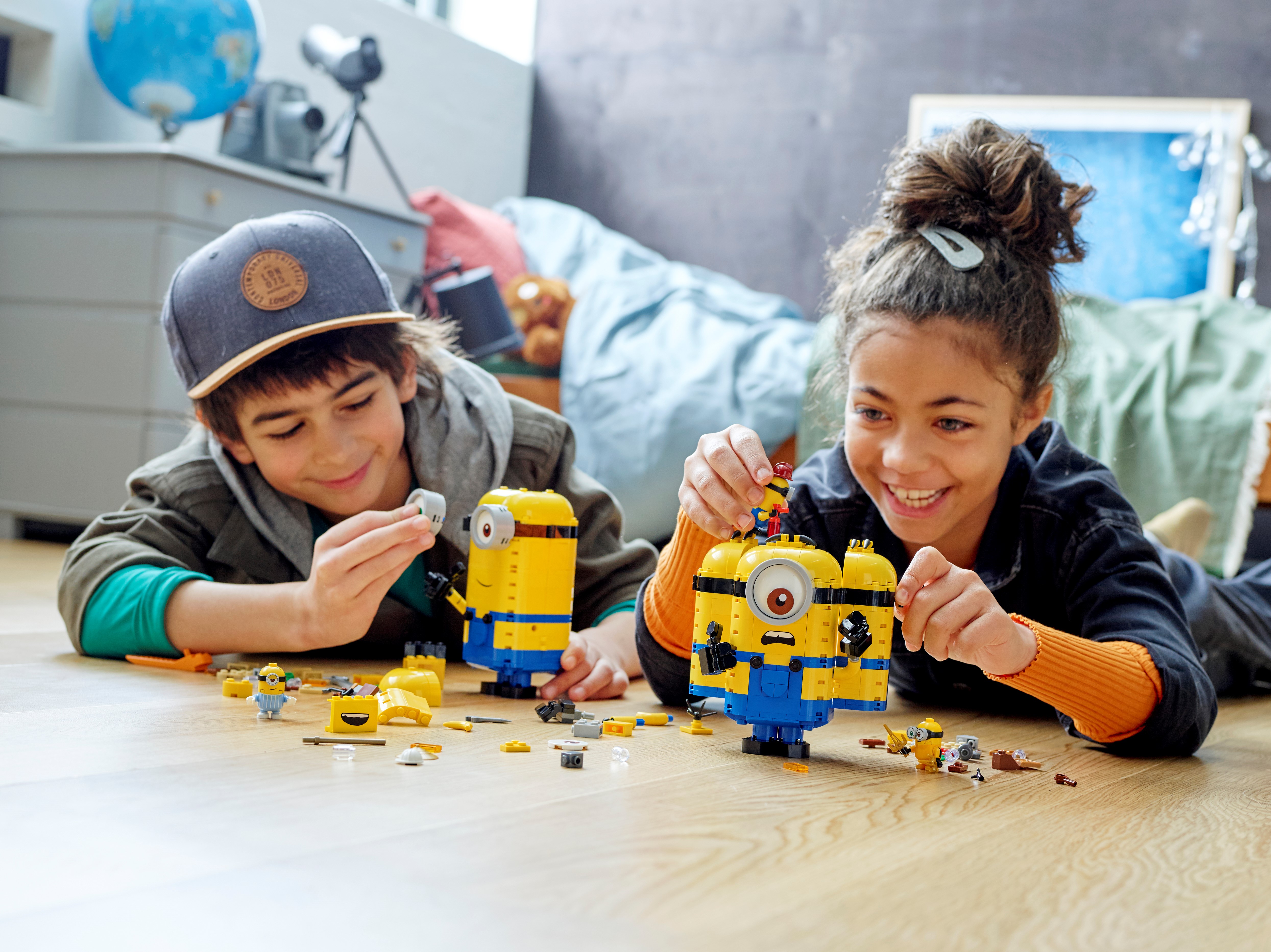 LEGO Minions I Minions nel Laboratorio di Gru con i Personaggi dei Minion  di Otto e Kevin, Giocattoli per Bambini di 4+ Anni, 75