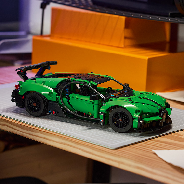 Green Bugatti Chiron Pur Sport Hypercar 42241 | Technic | Buy