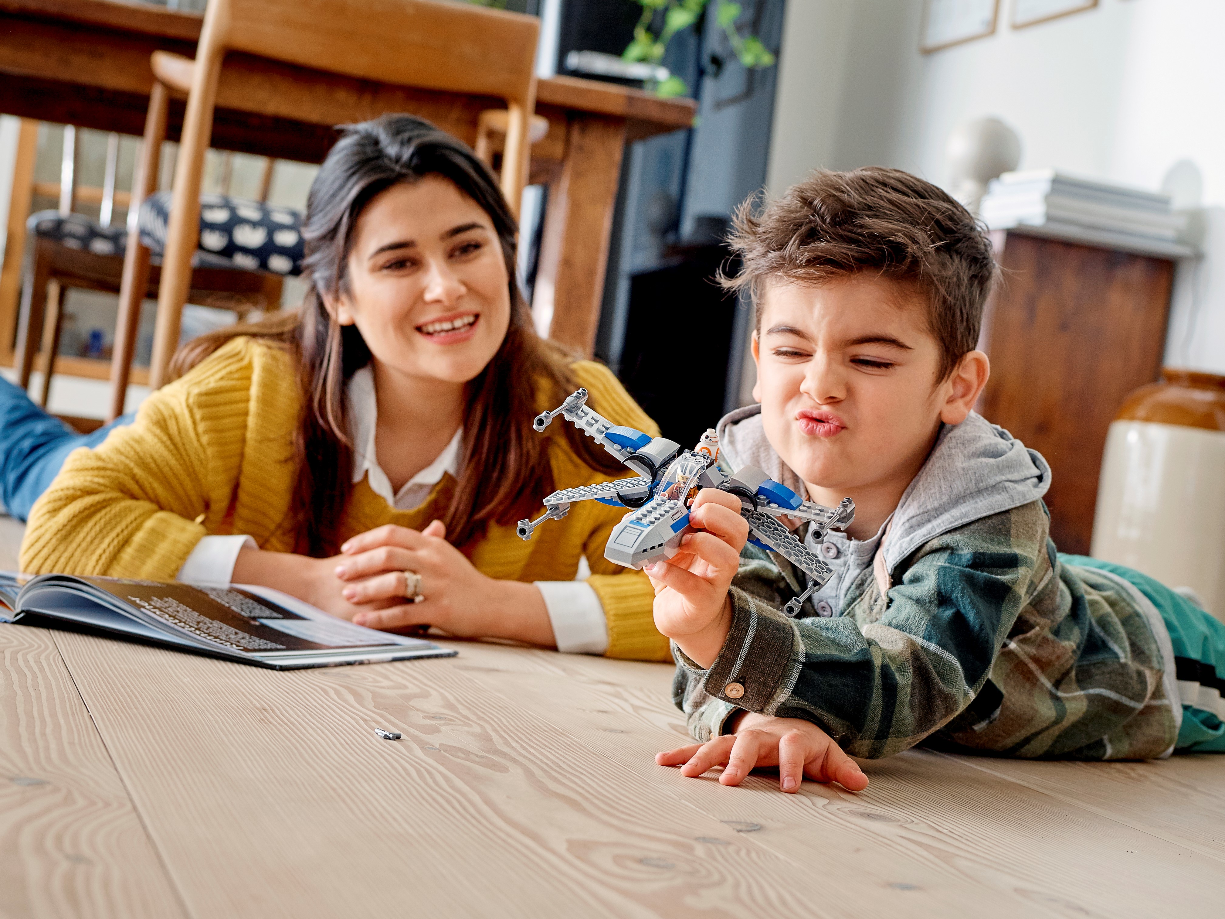 Resistance X-Wing™ 75297 | Star Wars™ | Buy online at the Official