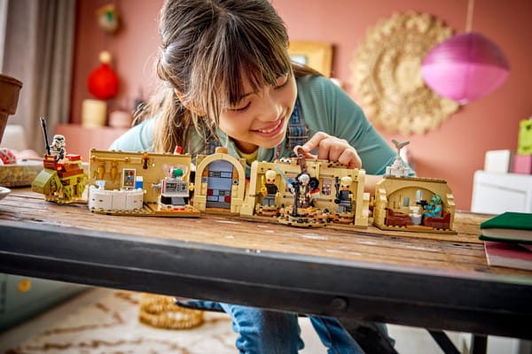 SMART Play™: Mos Eisley Cantina™ - Image 13