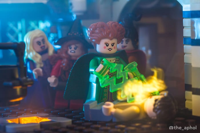 女巫也瘋狂：用LEGO® Ideas 盒組重現電影經典場景| LEGO®台灣官方網站