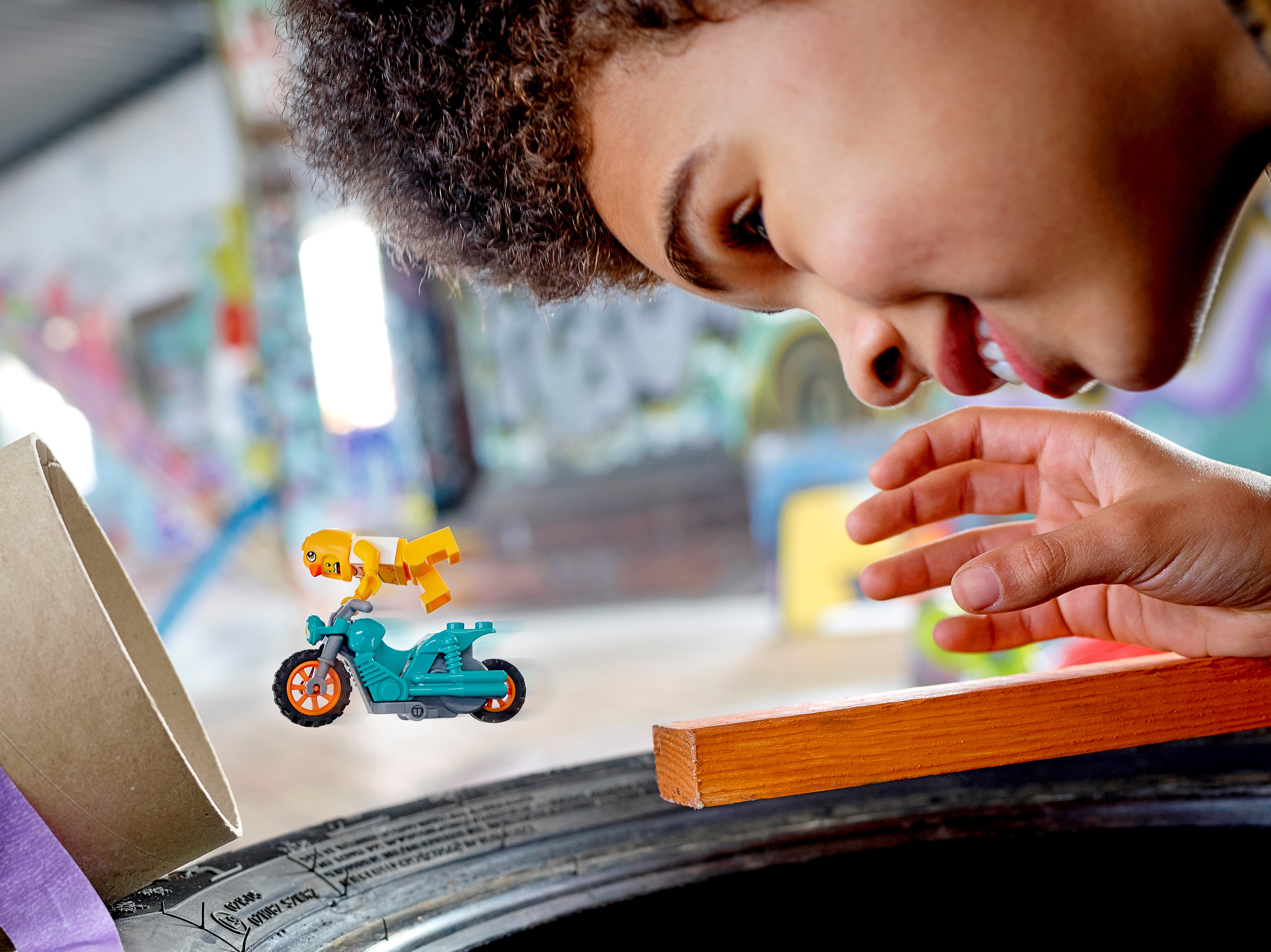 Chicken Stunt Bike 60310 | City | Buy online at the Official LEGO