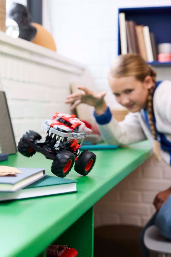 LEGO 42200 Monster Jam™ ThunderROARus™ à rétrofriction — visuel 7 sur 8