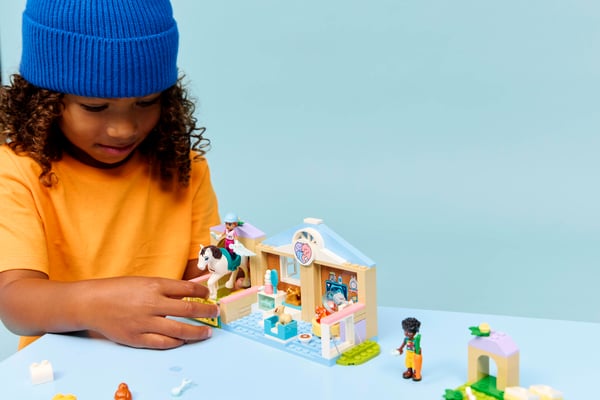 LEGO 42696 La clinique vétérinaire — visuel 7 sur 8