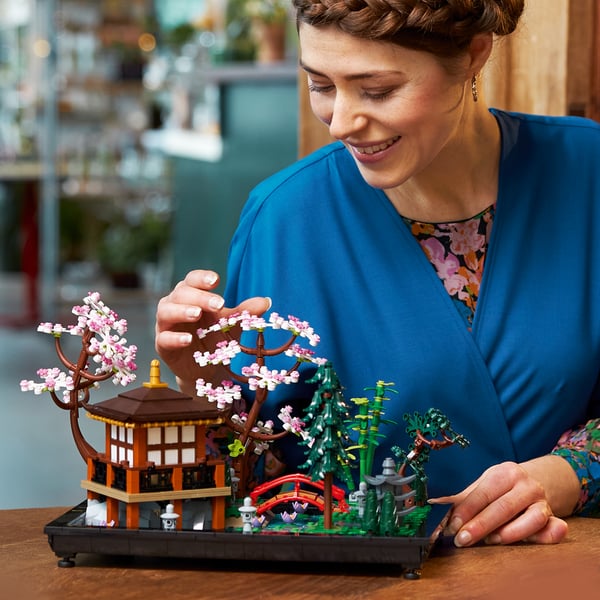 LEGO 10315 Le jardin paisible — visuel 7 sur 8