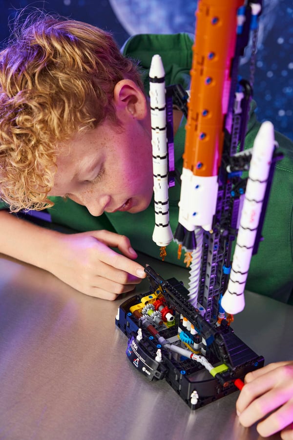 LEGO 42221 La fusée SLS NASA Artemis — visuel 8 sur 8