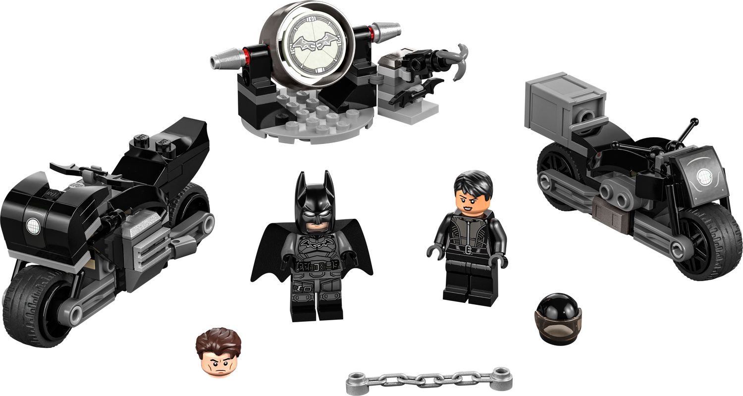 Batman™ & Selina Kyle™ Motorcycle Pursuit