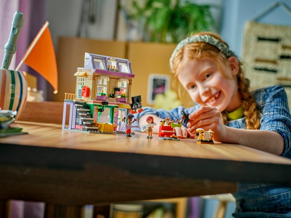 LEGO 42653 Le magasin de musique et l’appartement — visuel 7 sur 8