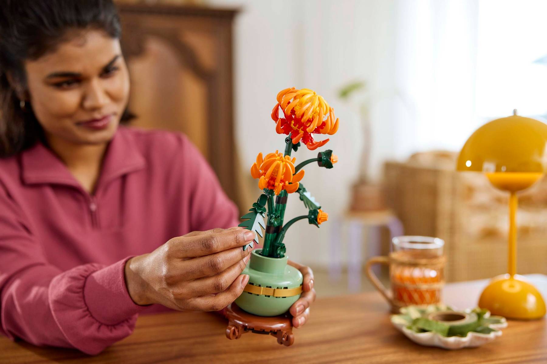 https://www.lego.com/cdn/cs/set/assets/blt6dc68e92ef27d07e/10368_Lifestyle_Cons_03.jpg?format=webply&fit=bounds&quality=70&width=1200&height=1200&dpr=1.5