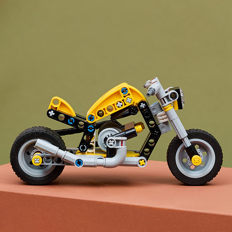Yellow Motorcycle 42225 | Technic | Buy online at the Official