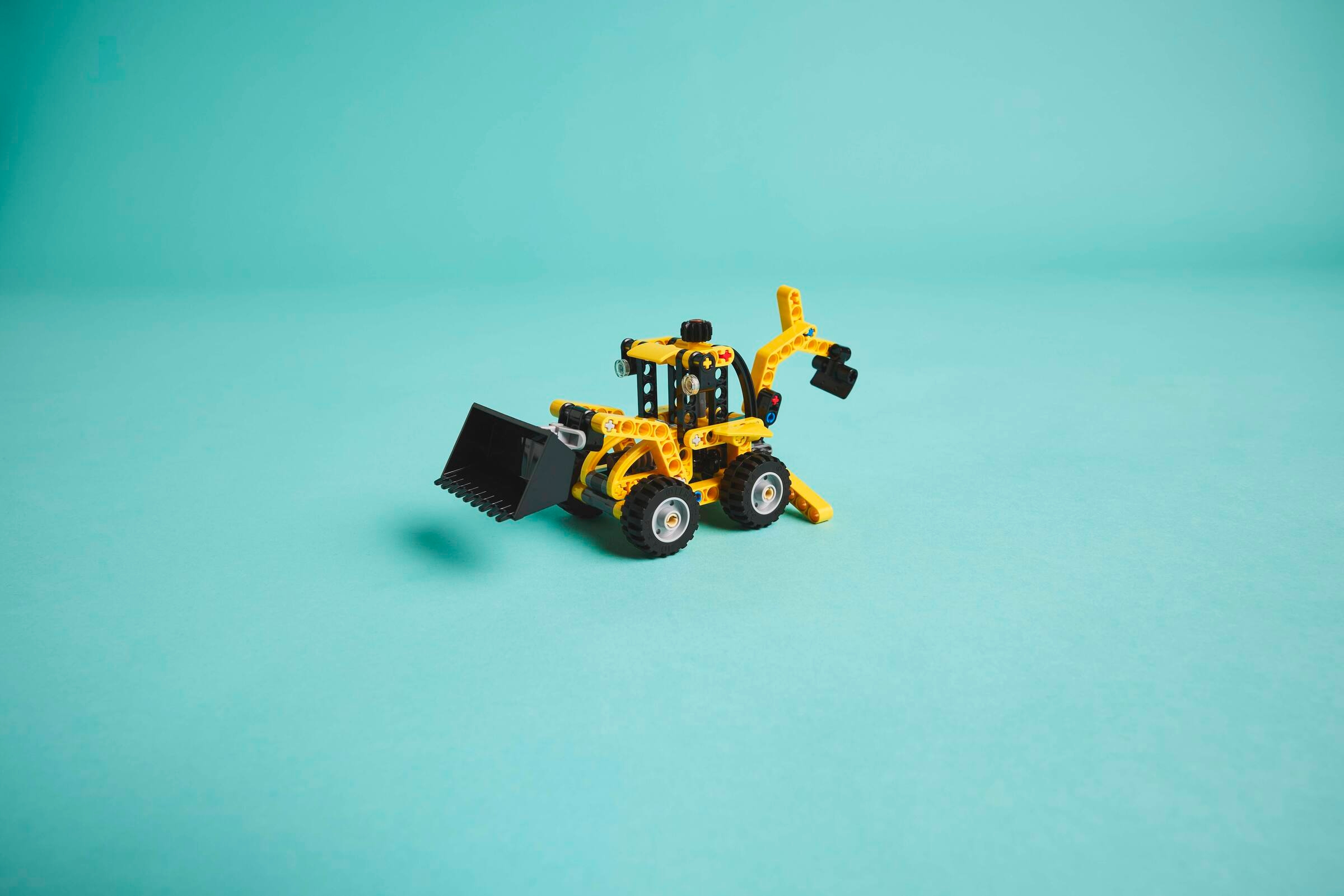 Backhoe Loader 42197 | Technic™ | Buy online at the Official