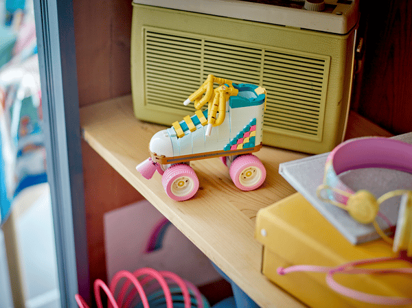 Retro Roller Skate - Image 12
