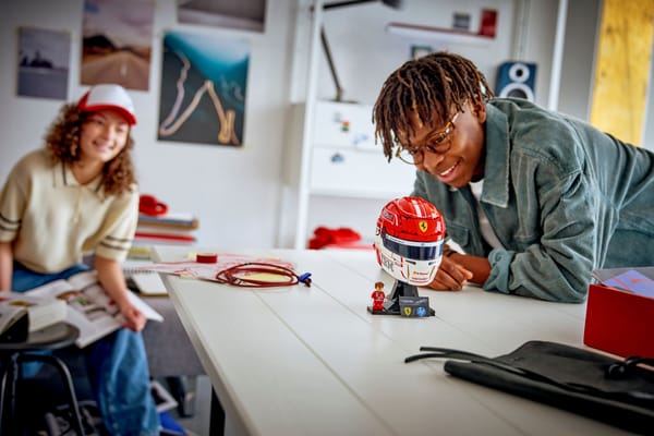 Scuderia Ferrari HP Charles Leclerc Helmet - Image 11
