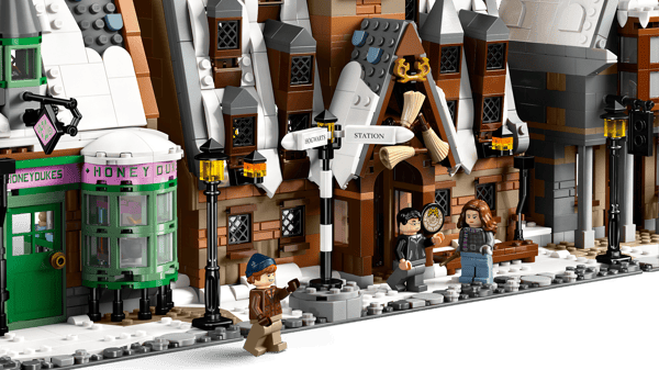 LEGO 76457 Village de Pré-au-Lard – Édition Collector — visuel 3 sur 8