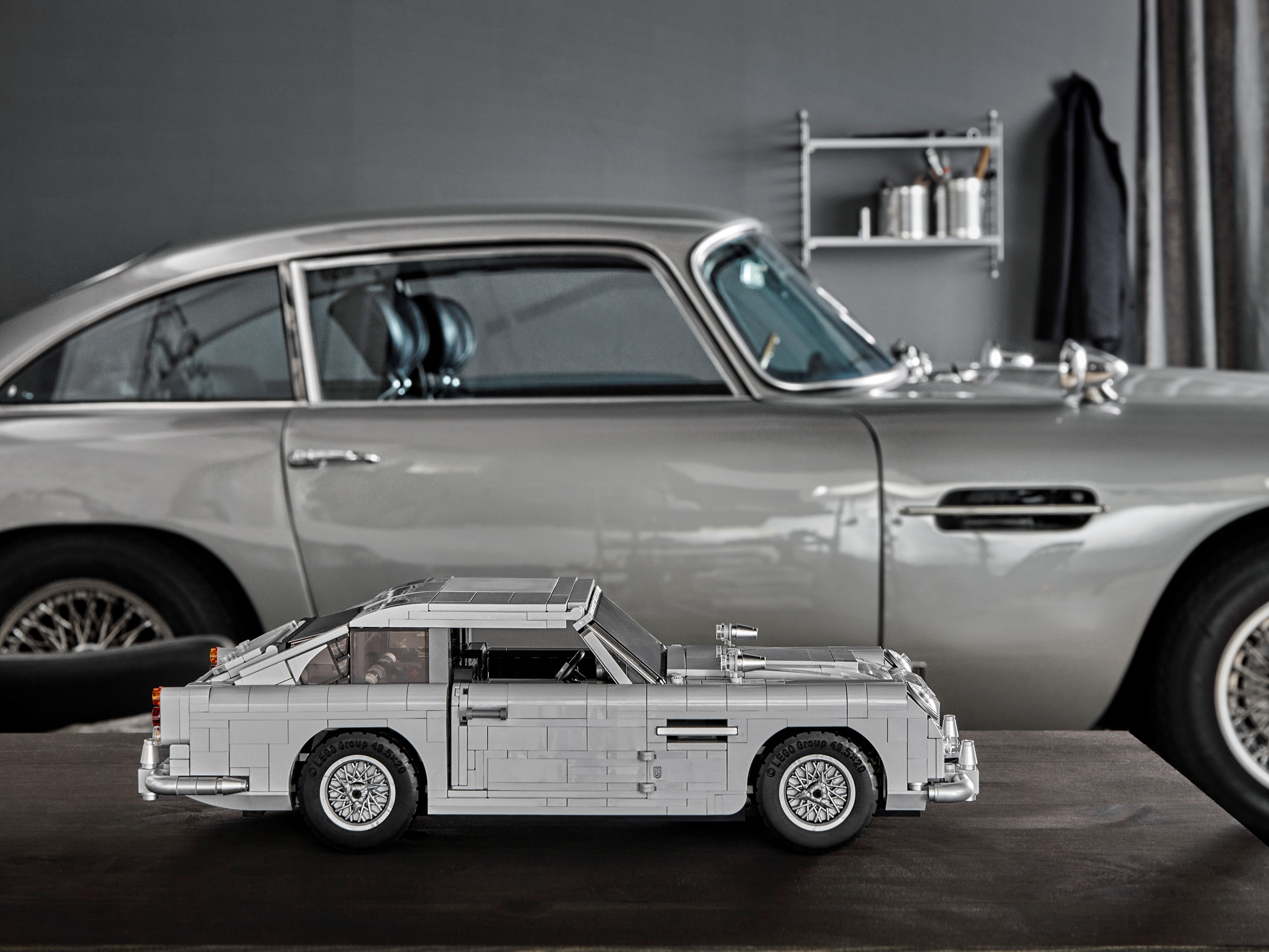 James Aston Martin DB5 10262 | Creator Expert | at the Official LEGO® Shop IE