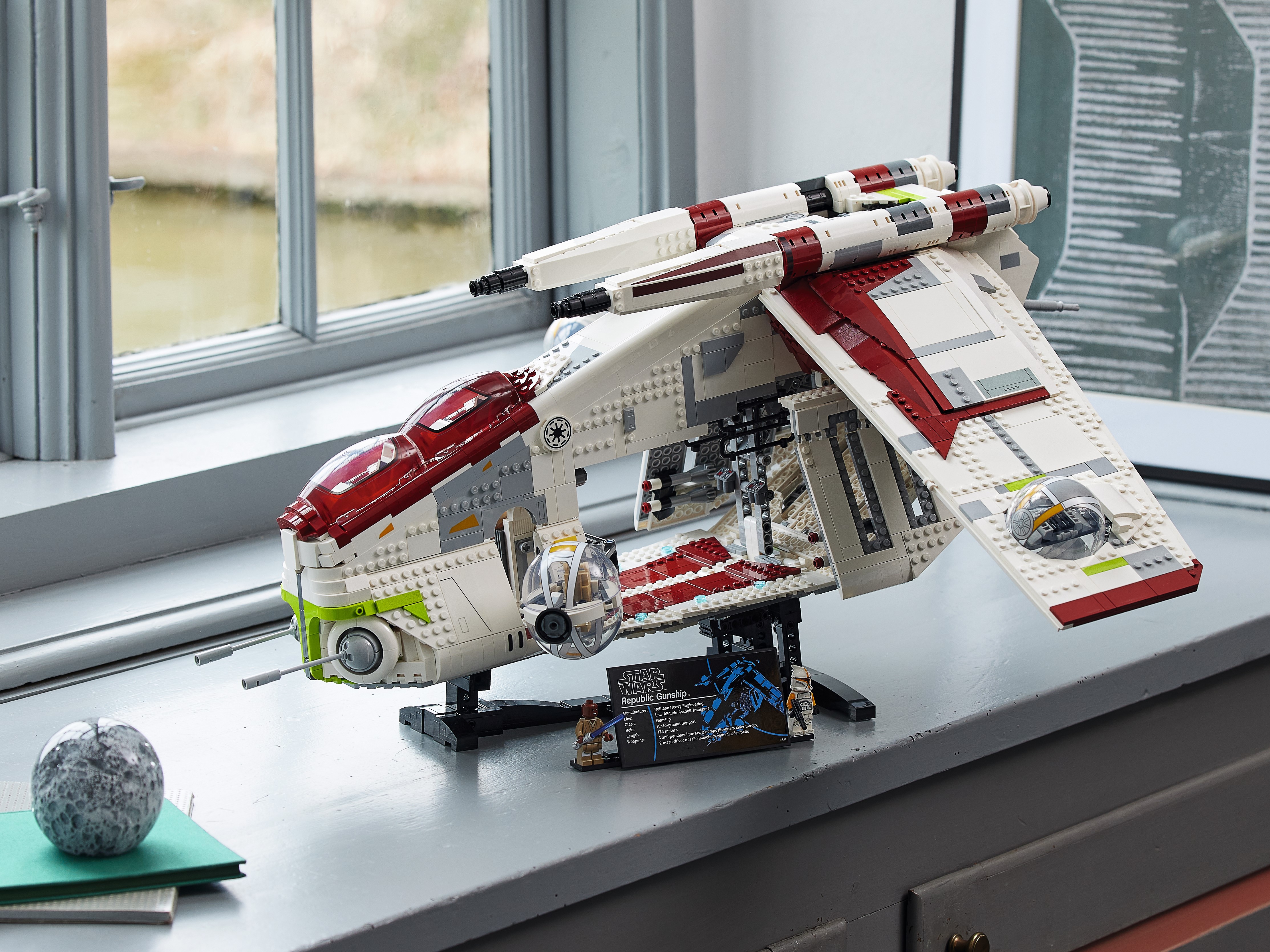 Republic Gunship™ 75309 | Star Wars™ | online at the Official LEGO®