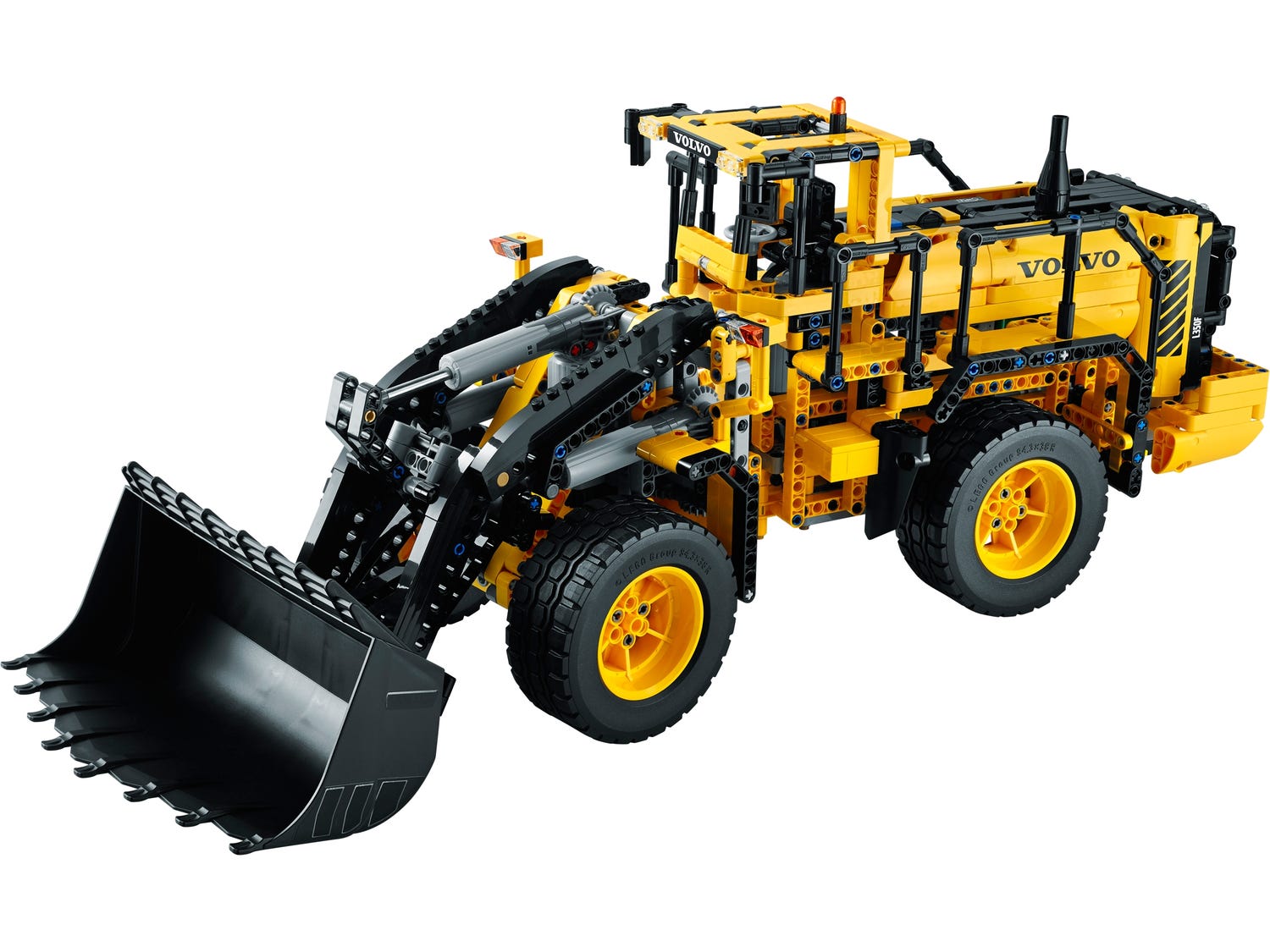 Remote-Controlled VOLVO L350F Wheel Loader 42030 | Technic™ | Buy the LEGO® Shop US