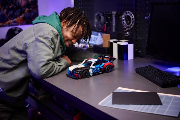 LEGO 42226 Voiture de course BMW M4 GT3 EVO — visuel 7 sur 8