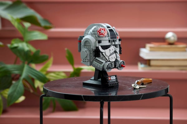 LEGO 75429 Le casque du pilote de AT-AT™ — visuel 7 sur 8